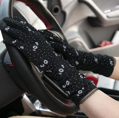 Vintage Roses & Lace Cotton Anti-UV Slip-resistant Wrist Length Driving Gloves (22 Styles)